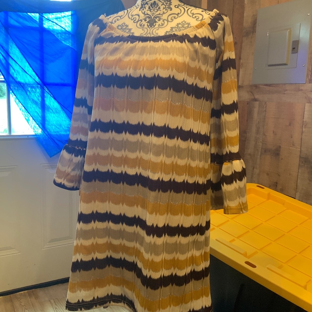 WOMEN'S SIZE MED CHEVRON TAN BROWN GOLD DRESS